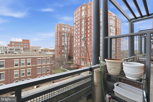 Foto del edificio - 520 John Carlyle St