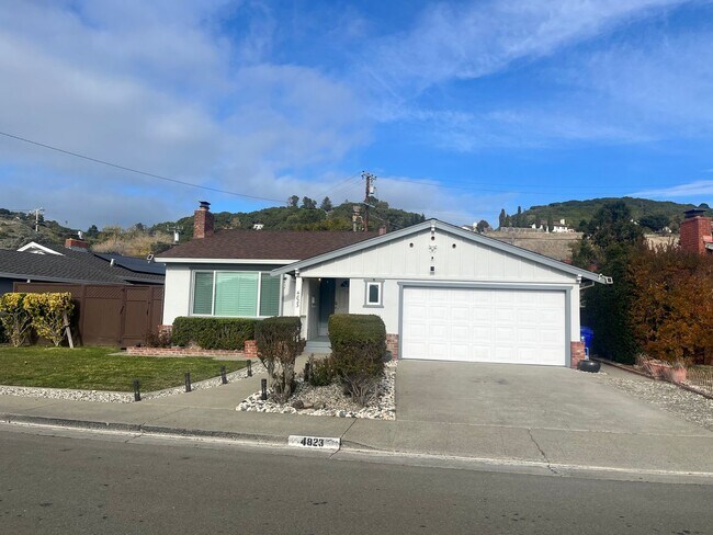 Foto del edificio - Renovated 3-Bedroom Home w/ Pool in May Valley Neighborhood