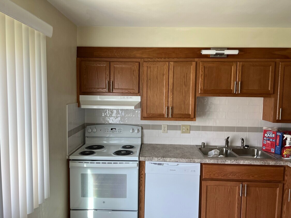 5801 Bjelde Ln Unit 2, Monona, WI 53716 Apartments in Monona, WI