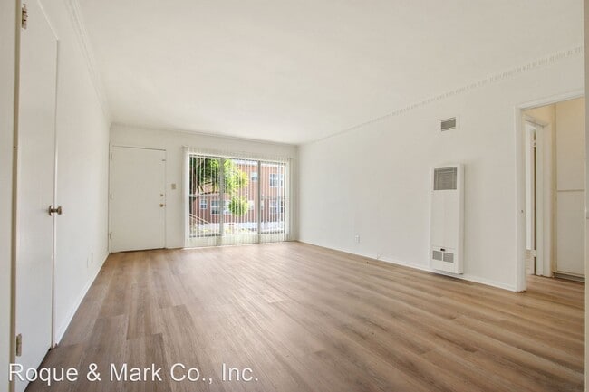 Building Photo - 2 br, 1 bath Apartment - 4803 Elmwood/403-...