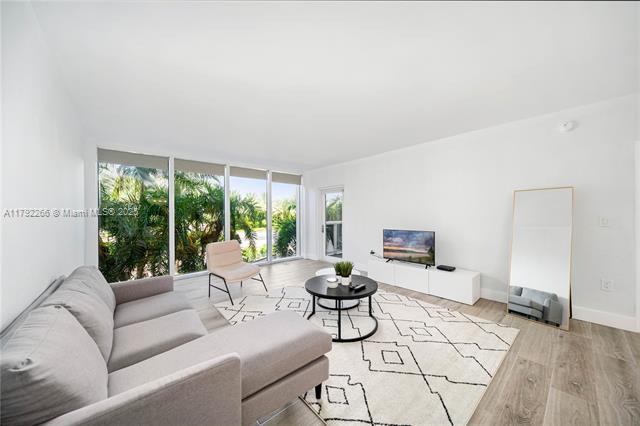 Foto principal - 10275 Collins Ave
