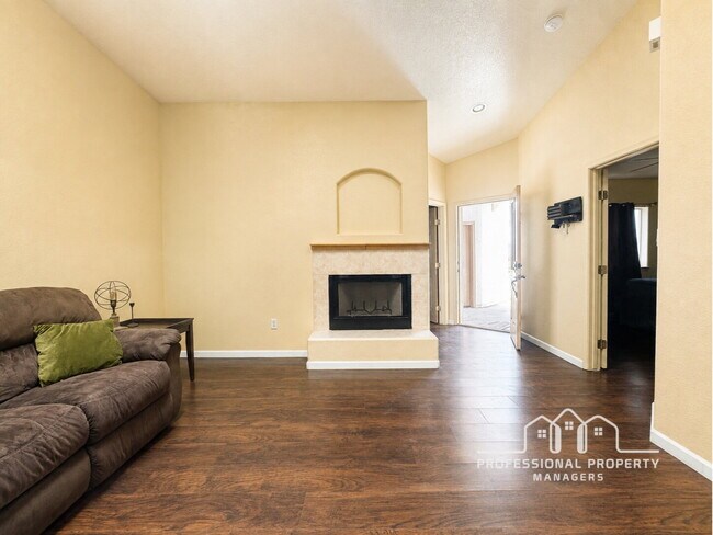 Foto del edificio - 3-bedroom, 2-bathroom home in Yuma Meadows
