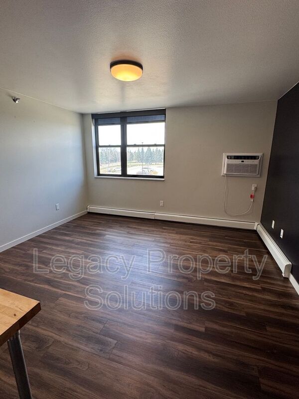 Foto del edificio - 202 E Greenfield Ln