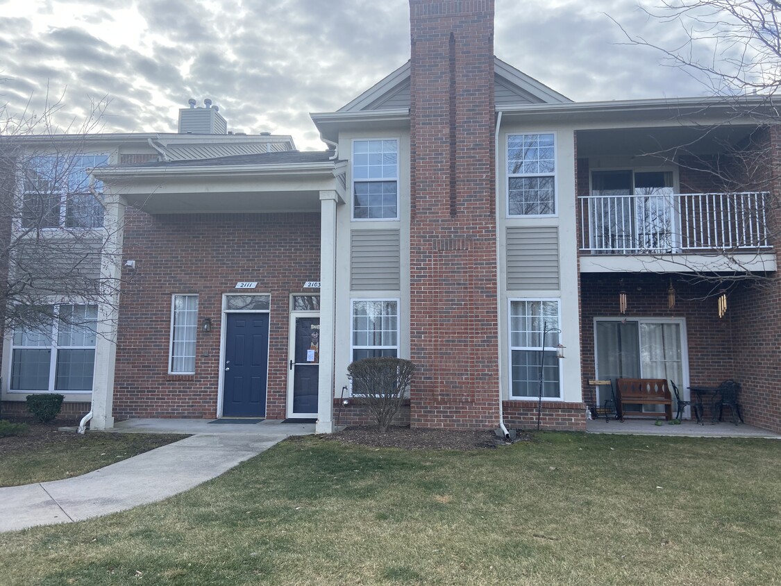 Private balcony facing open area - 2111 Leighton Dr