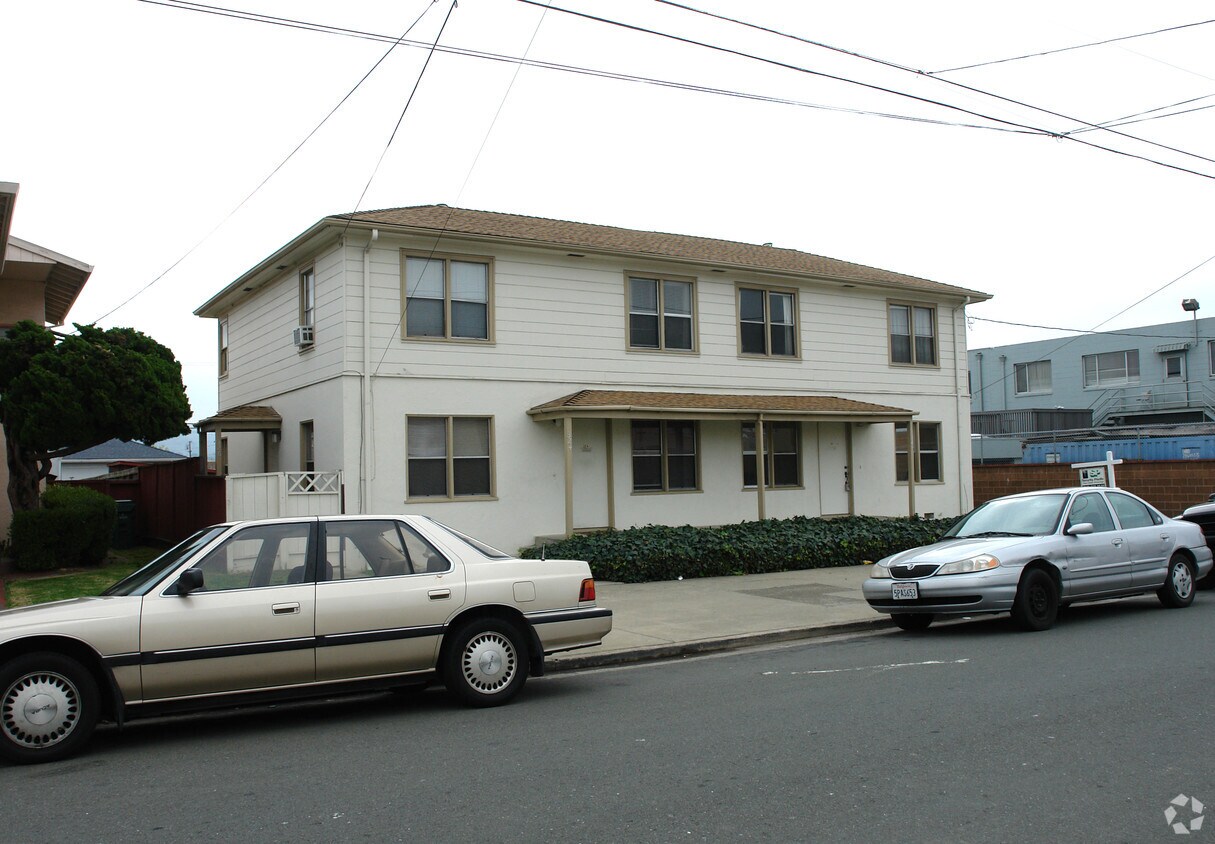 Building Photo - 318-326 36th St