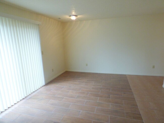Foto del edificio - 6102 Guild Dr