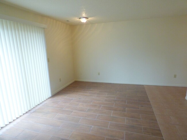 Foto del edificio - 6102 Guild Drive
