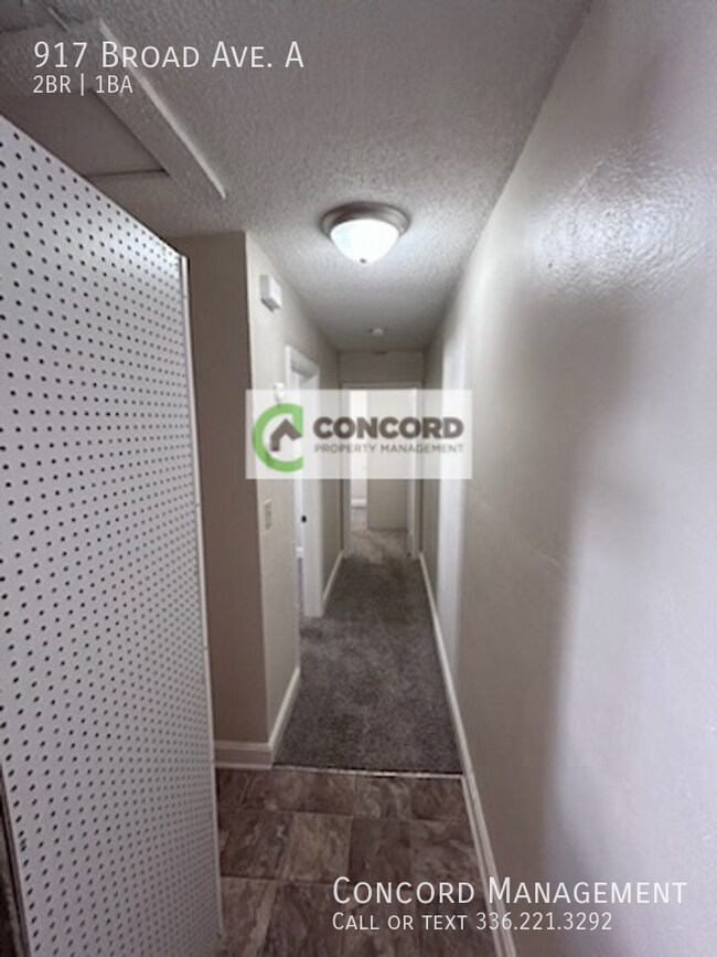 Building Photo - 917 Broad Ave Apt. A/Concordmgmt.com 336-2...