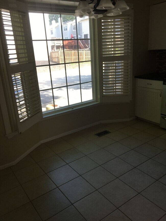 Foto del edificio - Beautiful 3 Bed, 3.5 Bath Brick Townhouse ...