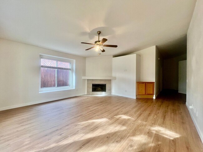 Foto del edificio - AVAILABLE NOW!!! 3 Bedroom 2 Bathroom Home in La Quinta