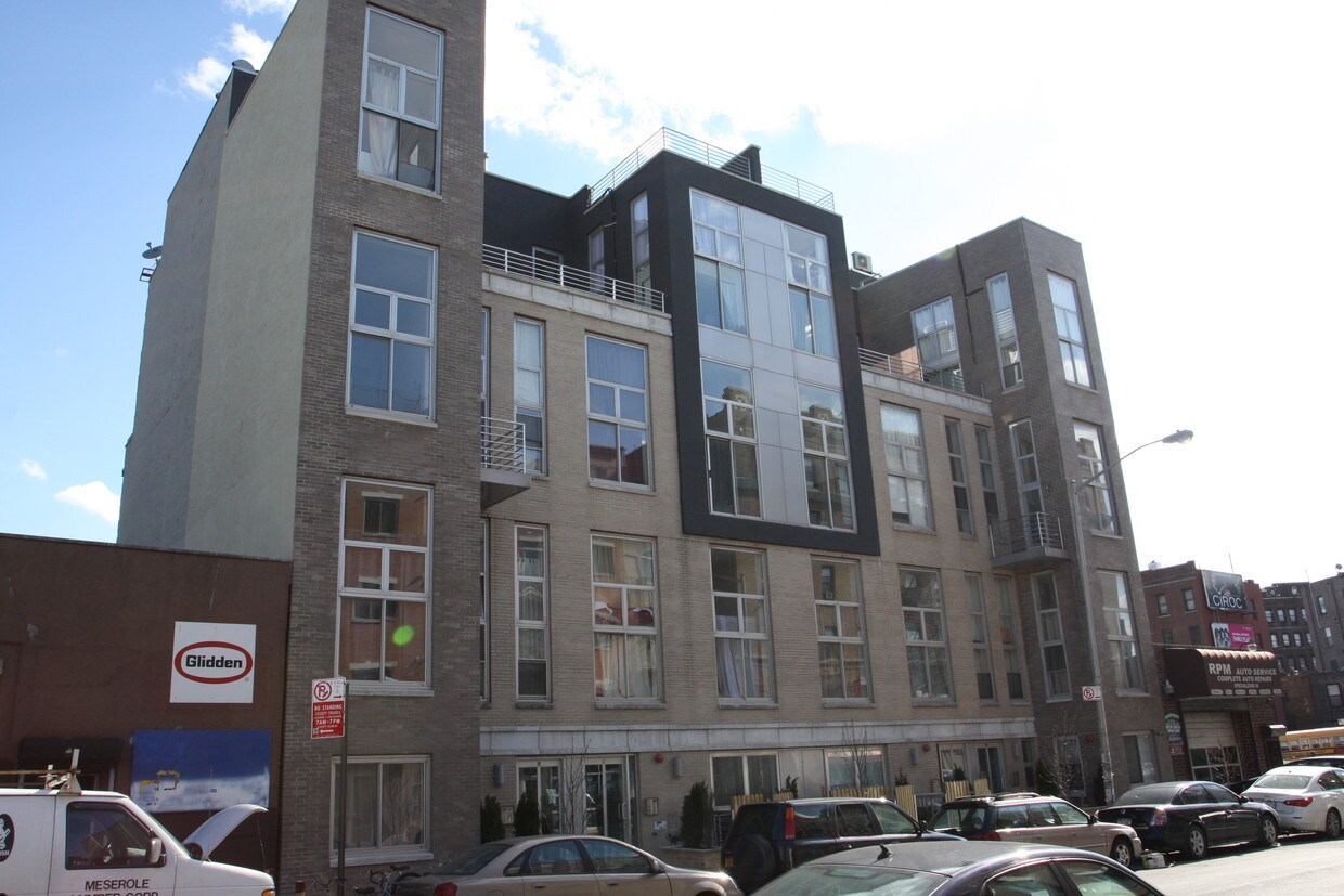 Primary Photo - 12-18 Meserole St