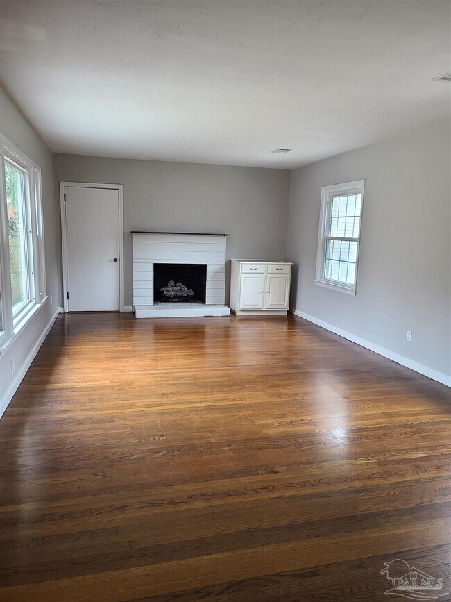 Foto del edificio - 2109 N Spring St