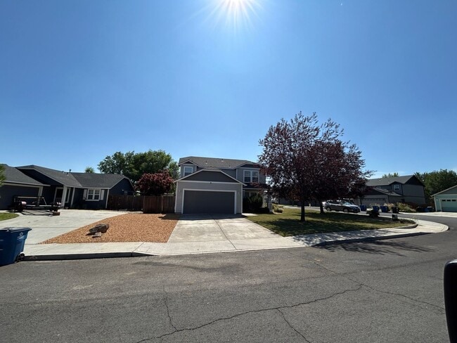 Building Photo - Home in Antler Ridge Community-Redmond