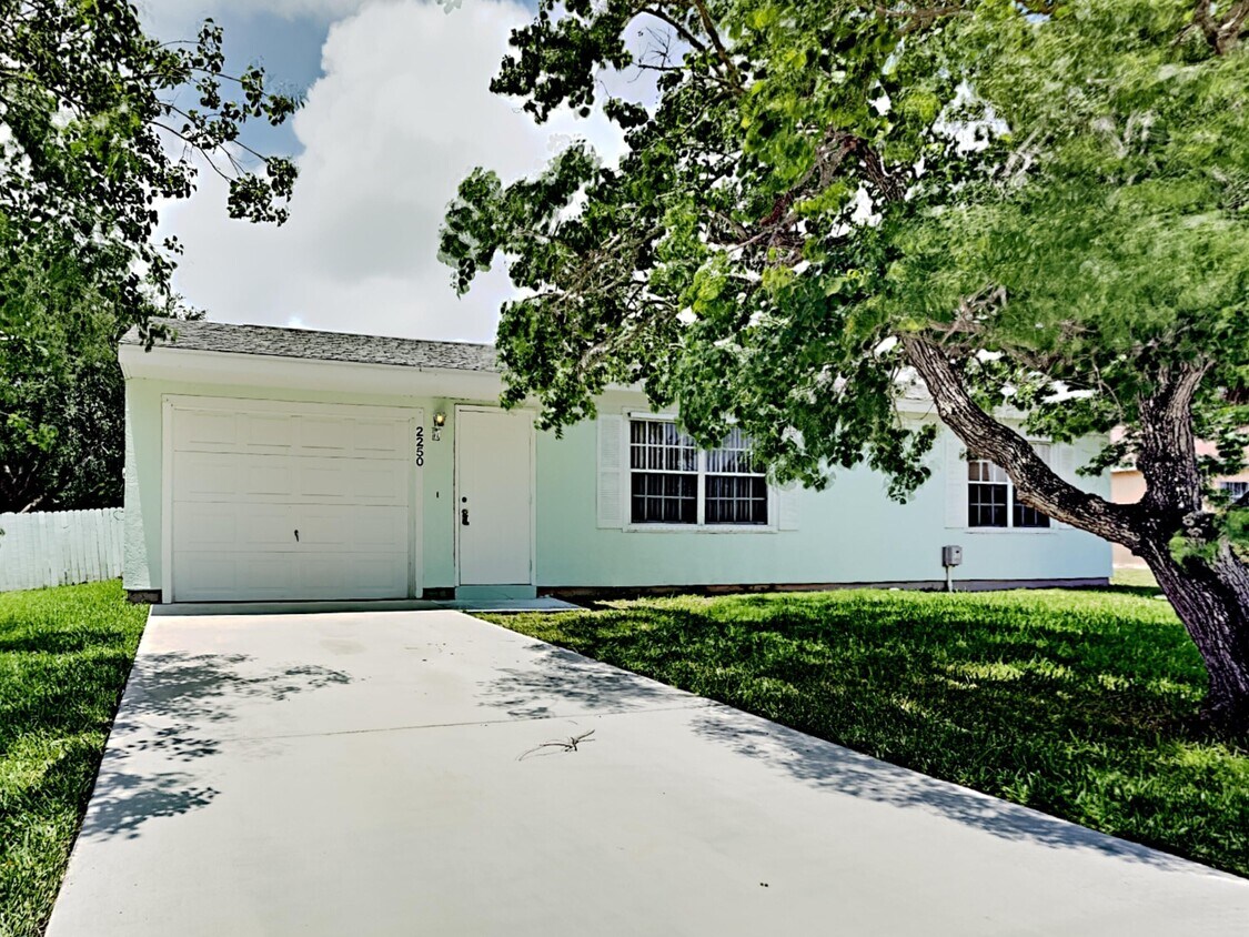2250 SE Friendship St, Port Saint Lucie, FL 34952 House Rental in