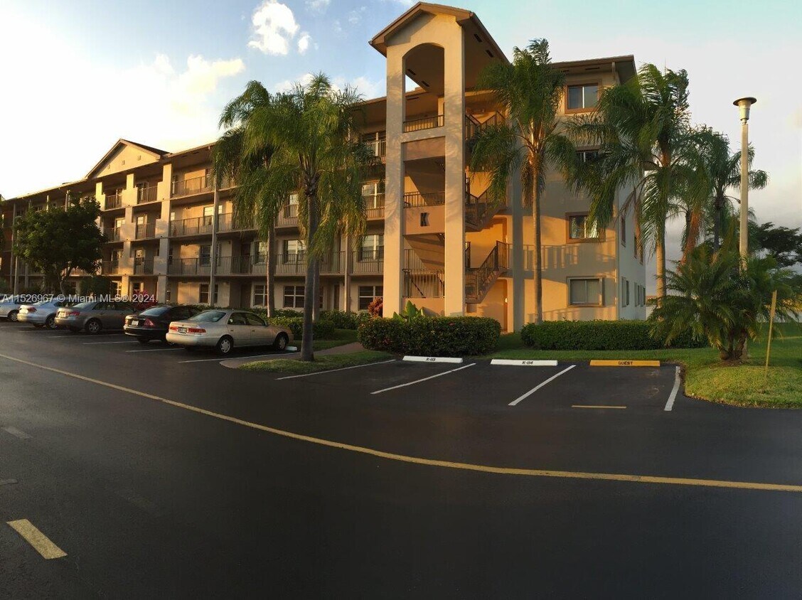 13255 SW 16th Ct Unit 111K, Pembroke Pines, FL 33027 Condo for Rent