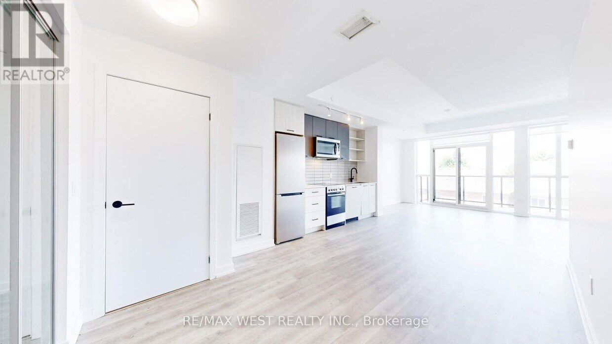 Photo principale - 2300 St Clair Ave W