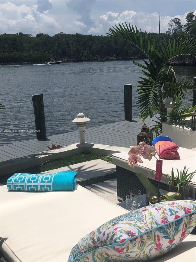 Building Photo - 440 Poinciana Island Dr