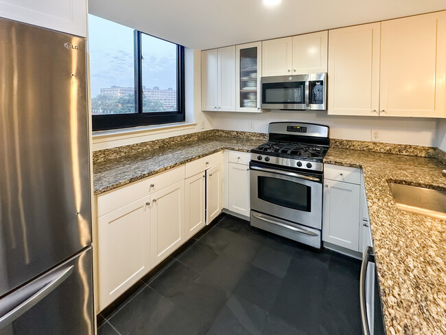 Kitchen - 700 Grove St