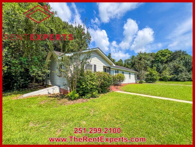 Building Photo - 2304 W Hillwood Dr