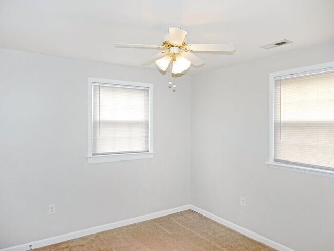 Building Photo - 21834 N Essex Dr