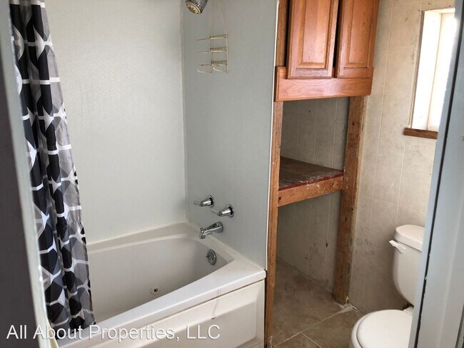 Building Photo - 2 br, 1 bath House - 606 1/2 Goodrich Avenue