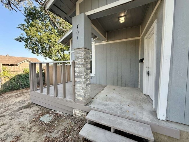 Photo - 704 E Harvey Ave House
