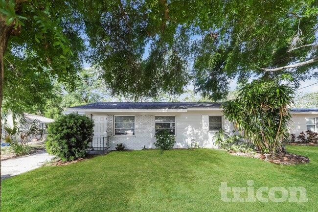 Building Photo - 10916 N 14th St