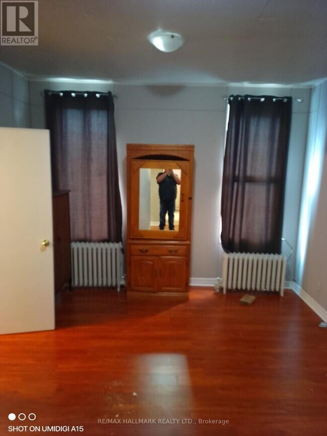 Photo du bâtiment - 26 Simcoe St N