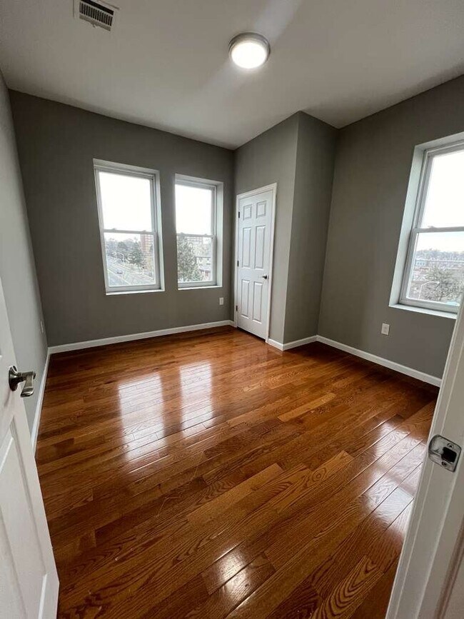 Building Photo - 58 Steuben St