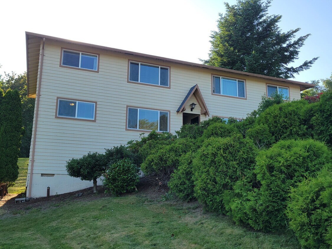 Primary Photo - 1343 NW Drake Way