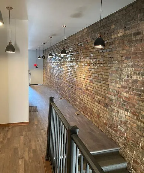 Building Photo - 424 Main St