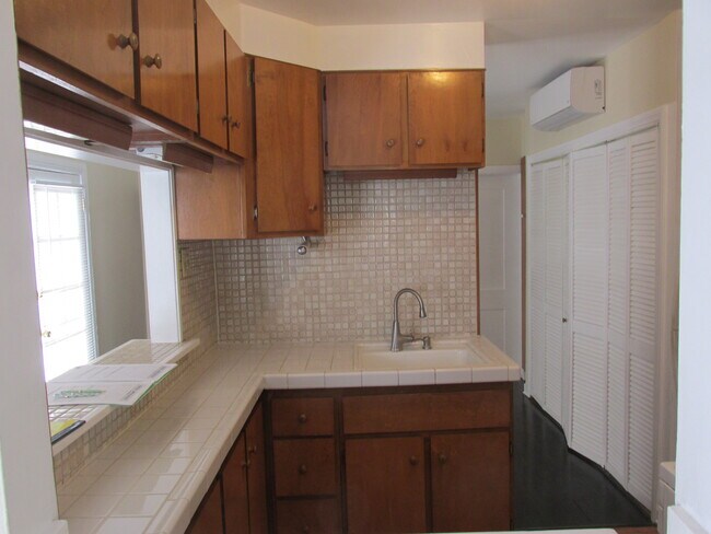 Cocina - 1223 N Hoover St