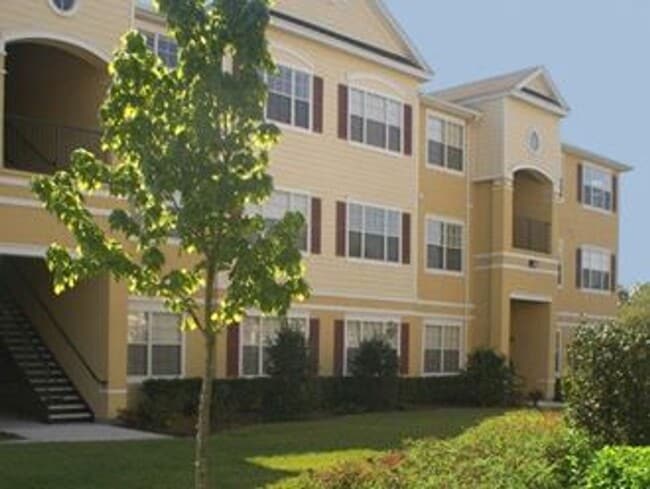 Building Photo - Villa Valencia Spacious 2 Bed 2 Bath Near Valencia Community College and 408