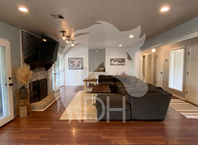 Foto del edificio - Coming soon in Enid Chisholm District!
