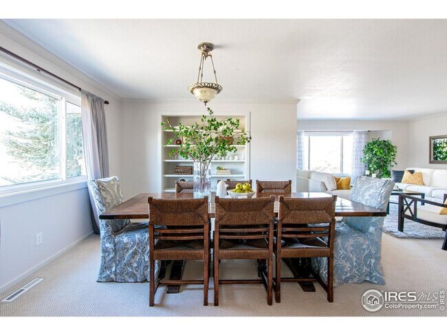 Building Photo - "Exquisite 5-Bedroom Retreat with Mountain...
