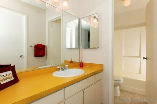 Building Photo - 1625 Hotel Cir S