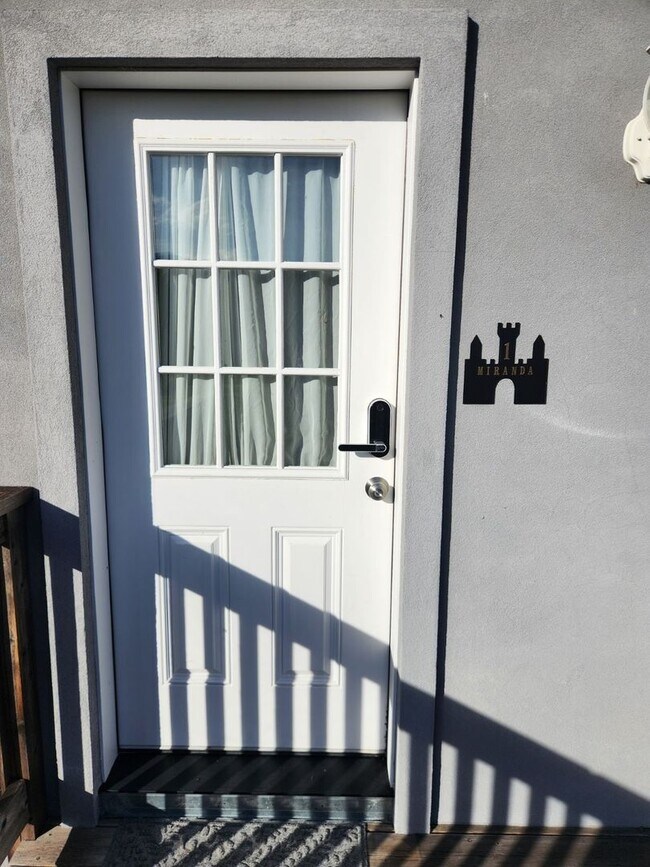 Foto del edificio - Furnished Two Bedroom Apartment on 27 Acre...