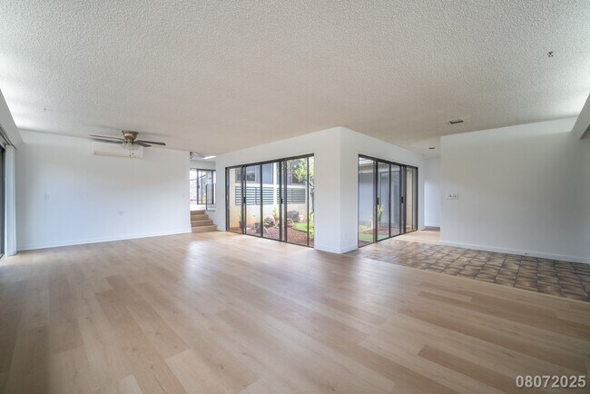 Foto del edificio - Newly Renovated 3 BD/2 BA Home with 2 Car ...