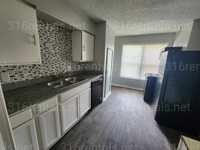 Foto del edificio - $1250 - 3 bedroom / 1 bathroom - Single Fa...