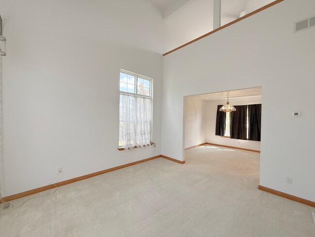 Building Photo - 1278 Knolls Ave S