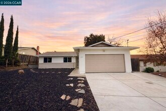 Building Photo - 2307 Panoramic Dr