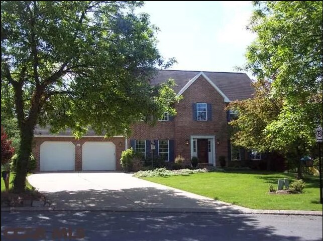 Primary Photo - 560 Balmoral Cir