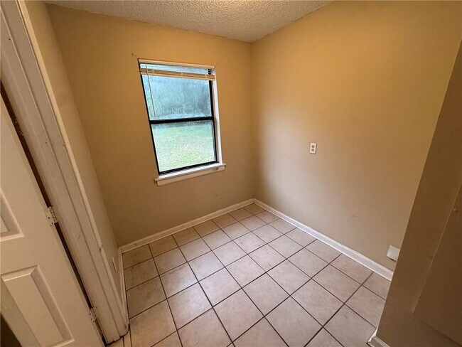 Foto del edificio - 4670 Rosewood Dr