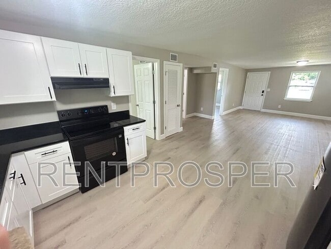 Photo - 4102 W Washington St Apartment