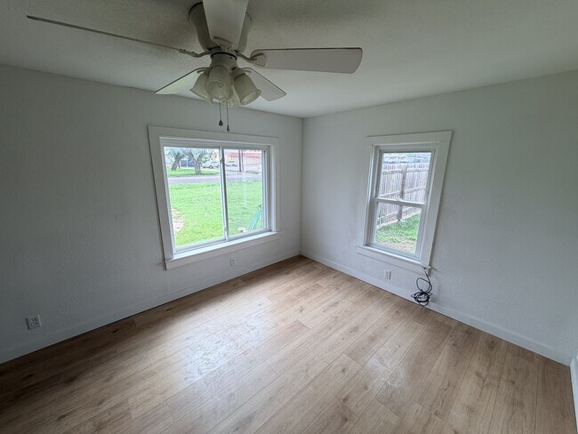 Foto del edificio - 421 N Archer St