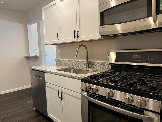 Foto del edificio - 5101 Carriage Way Dr