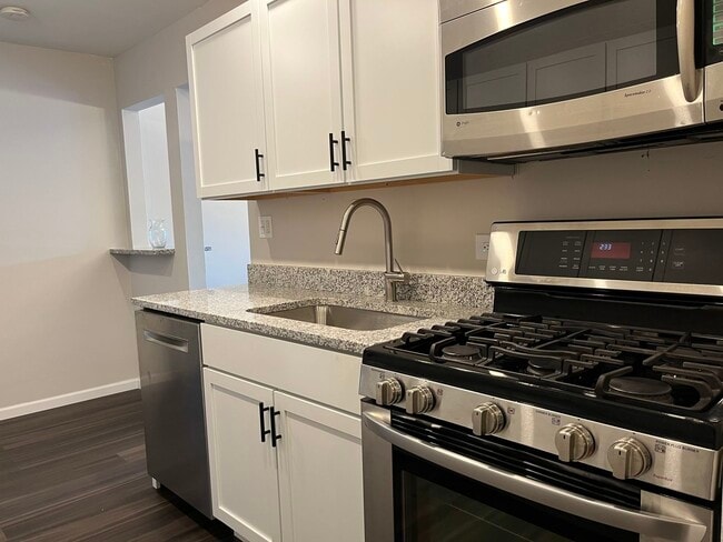 Building Photo - 5101 Carriage Way Dr