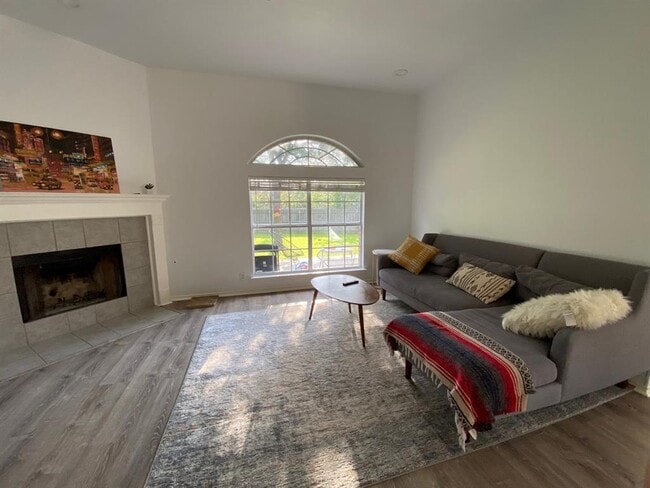 Foto del edificio - 2623 Goldfinch Dr