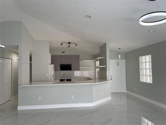 Foto del edificio - 1775 NW 166th Ave