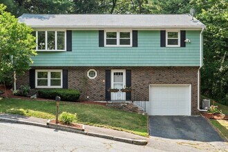 Building Photo - 27 Ridge Hill Ave